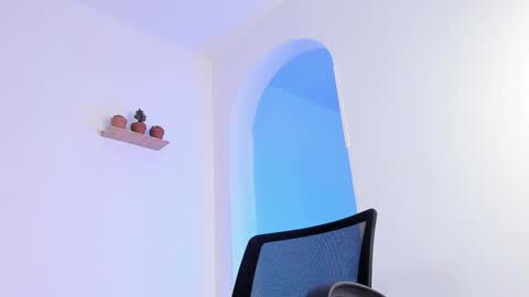 Snapshot of a_lejandro_08 chatting on 02-27-25, 02:10 alejo online show from 02-27-25, 02:10