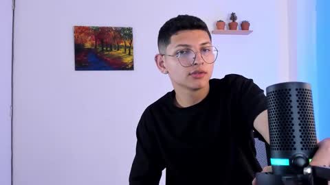 Snapshot of a_lejandro_08 chatting on 02-27-25, 05:13 alejo online show from 02-27-25, 05:13