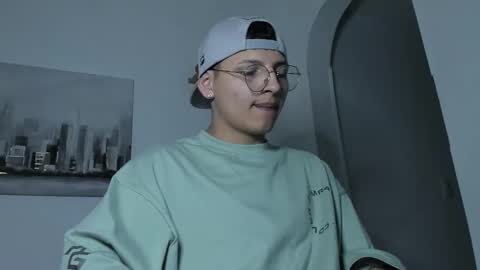 Snapshot of a_lejandro_08 chatting on 03-02-25, 06:05 alejo online show from 03-02-25, 06:05