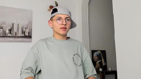 Snapshot of a_lejandro_08 chatting on 03-07-25, 03:40 alejo online show from 03-07-25, 03:40