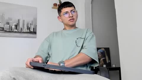 Snapshot of a_lejandro_08 chatting on 03-07-25, 06:46 alejo online show from 03-07-25, 06:46