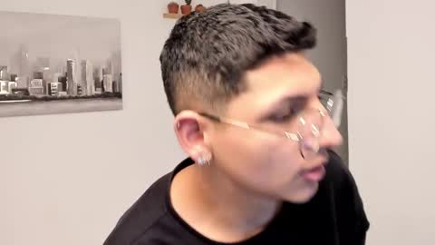 Snapshot of a_lejandro_08 chatting on 03-08-25, 04:34 alejo online show from 03-08-25, 04:34