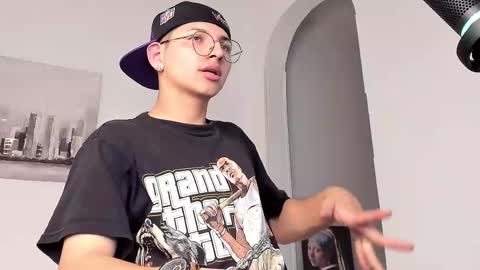 Snapshot of a_lejandro_08 chatting on 03-09-25, 04:05 alejo online show from 03-09-25, 04:05