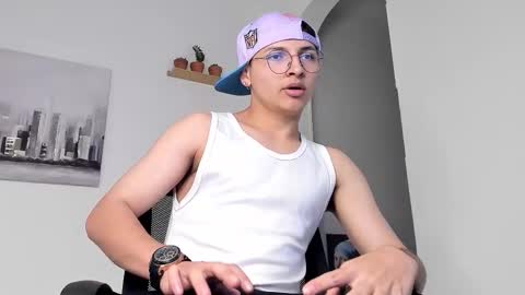 Snapshot of a_lejandro_08 chatting on 03-10-25, 02:17 alejo online show from 03-10-25, 02:17