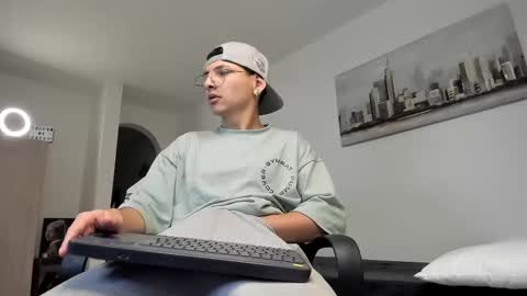 Snapshot of a_lejandro_08 chatting on 03-11-25, 02:54 alejo online show from 03-11-25, 02:54