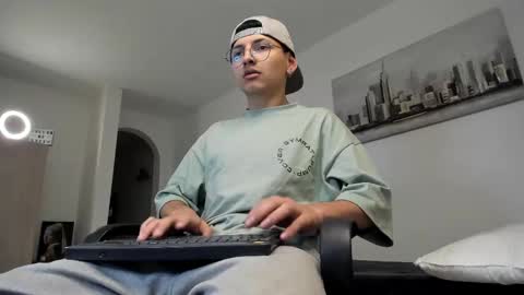 Snapshot of a_lejandro_08 chatting on 03-11-25, 06:00 alejo online show from 03-11-25, 06:00