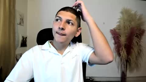 Snapshot of a_lejandro_0_8 chatting on 03-08-26, 12:31 a_lejandro_0_8 online show from 03-08-26, 12:31