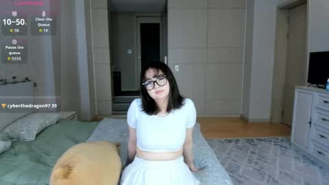 Snapshot of aaariel chatting on 04-11-26, 08:51 Ari online show from 04-11-26, 08:51