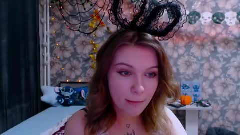 Snapshot of aalicebubble chatting on 11-03-25, 12:35 Alice online show from 11-03-25, 12:35