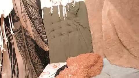 Snapshot of aaliyah04 chatting on 11-23-25, 04:07 BERLAT online show from 11-23-25, 04:07