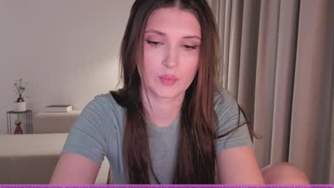 Snapshot of aalliyahh chatting on 10-16-25, 08:32 Fren online show from 10-16-25, 08:32