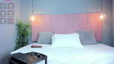 Snapshot of aarialove chatting on 10-30-25, 10:32 A R I A L online show from 10-30-25, 10:32