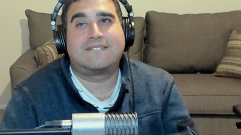 Snapshot of aaroleplayer chatting on 01-25-25, 12:38 Aaron online show from 01-25-25, 12:38