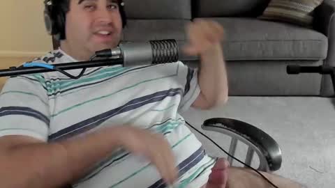 Snapshot of aaroleplayer chatting on 02-15-25, 03:50 Aaron online show from 02-15-25, 03:50