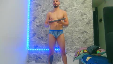 Aaron kwok online show from 12-19-24, 04:34