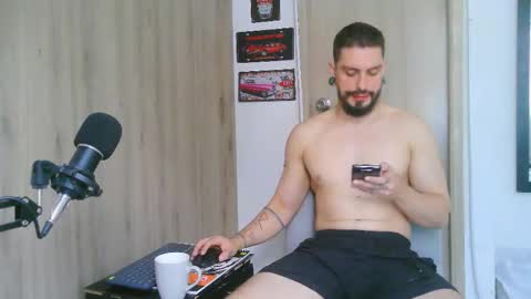 Aaron kwok online show from 02-16-26, 10:28