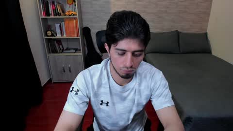 Snapshot of aaron_paul_ chatting on 02-03-25, 06:07 Aaron online show from 02-03-25, 06:07