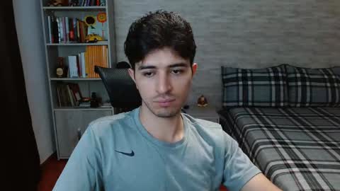 Snapshot of aaron_paul_ chatting on 11-03-25, 07:48 Aaron online show from 11-03-25, 07:48