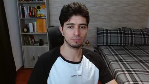 Snapshot of aaron_paul_ chatting on 11-11-25, 05:13 Aaron online show from 11-11-25, 05:13