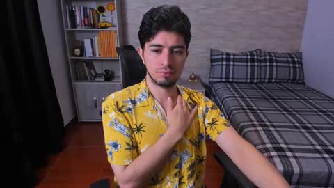 Snapshot of aaron_paul_ chatting on 11-19-25, 05:02 Aaron online show from 11-19-25, 05:02