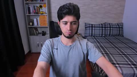 Snapshot of aaron_paul_ chatting on 11-25-25, 09:37 Aaron online show from 11-25-25, 09:37