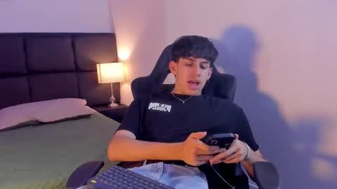 Aron online show from 09-17-25, 06:31