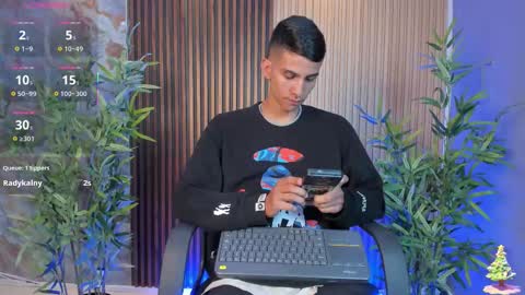 Snapshot of aaron_whitee chatting on 12-18-25, 12:44 Aaron online show from 12-18-25, 12:44