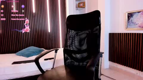 Snapshot of aaron_whitee chatting on 01-10-26, 07:48 Aaron online show from 01-10-26, 07:48