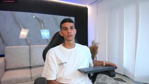 Snapshot of aaron_whitee chatting on 03-05-26, 10:06 Aaron online show from 03-05-26, 10:06