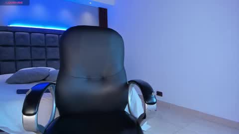 Snapshot of aaron_whitee chatting on 03-18-26, 08:12 Aaron online show from 03-18-26, 08:12