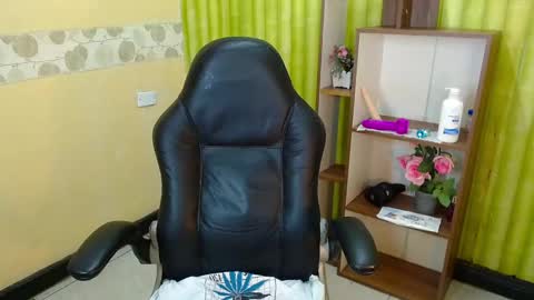 Snapshot of aaronbakers chatting on 12-14-24, 10:34 im NiallDun online show from 12-14-24, 10:34