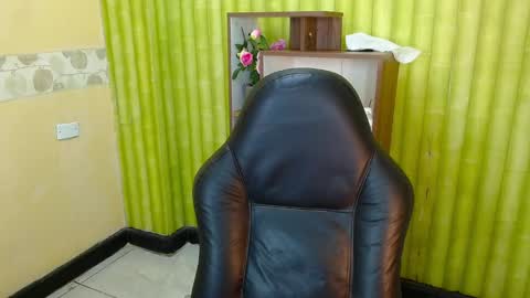 Snapshot of aaronbakers chatting on 12-31-24, 06:59 im NiallDun online show from 12-31-24, 06:59