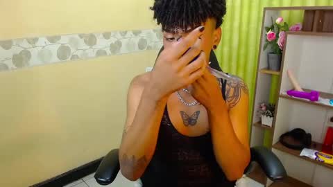 Snapshot of aaronbakers chatting on 01-10-25, 03:50 im NiallDun online show from 01-10-25, 03:50