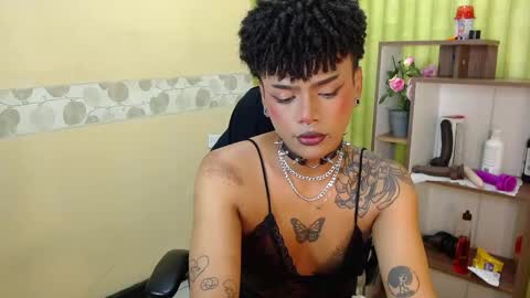 Snapshot of aaronbakers chatting on 02-21-25, 01:11 im NiallDun online show from 02-21-25, 01:11