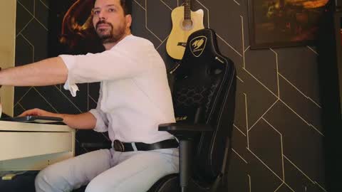 Aaron online show from 02-10-25, 03:57