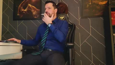 Aaron online show from 02-11-25, 01:41