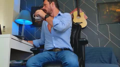 Aaron online show from 09-25-25, 05:44