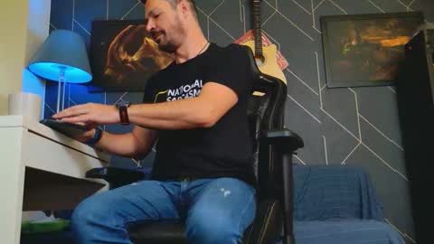 Aaron online show from 10-14-25, 06:25