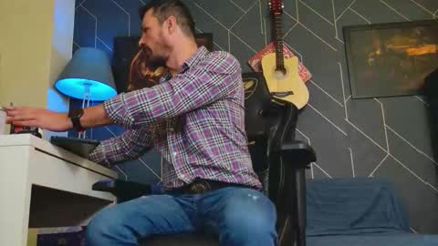 Aaron online show from 10-20-25, 04:13