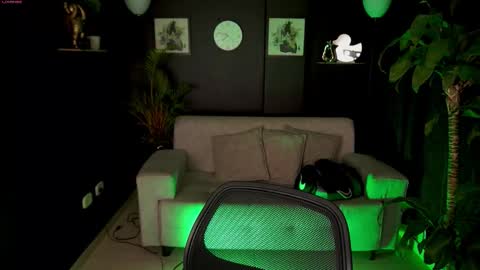 AARON  online show from 09-26-25, 09:13