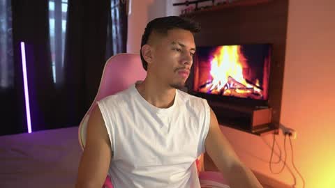 Snapshot of aaronfox_ chatting on 05-05-26, 02:58 AARON online show from 05-05-26, 02:58