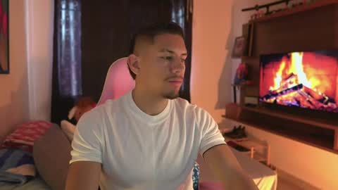 Snapshot of aaronfox_ chatting on 05-11-26, 02:45 AARON online show from 05-11-26, 02:45