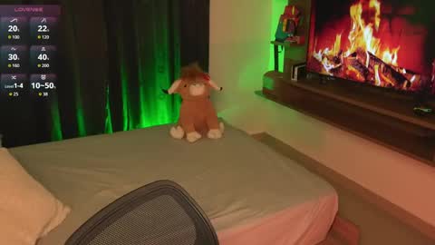 Snapshot of aaronfox_ chatting on 05-27-26, 01:57 AARON online show from 05-27-26, 01:57