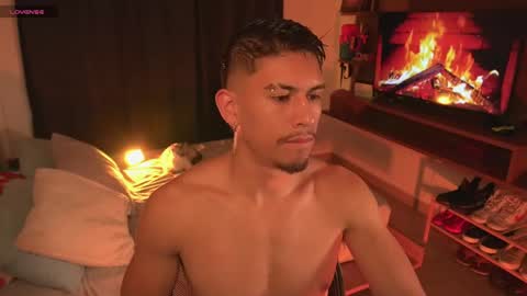 Snapshot of aaronfox_ chatting on 06-06-26, 12:05 AARON online show from 06-06-26, 12:05