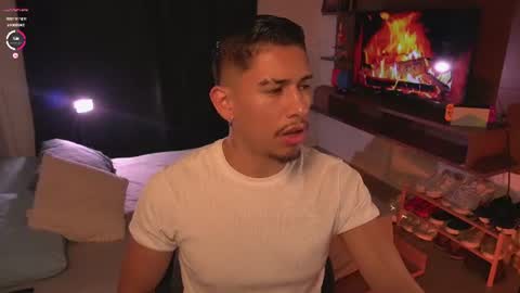 Snapshot of aaronfox_ chatting on 06-15-26, 11:07 AARON online show from 06-15-26, 11:07