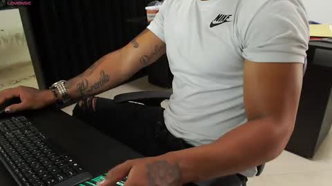 ig aaron hunter123 online show from 09-10-25, 06:08