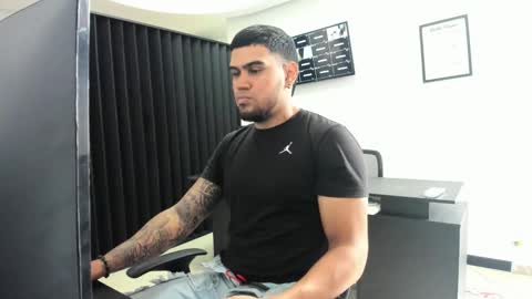 ig aaron hunter123 online show from 03-25-26, 04:57