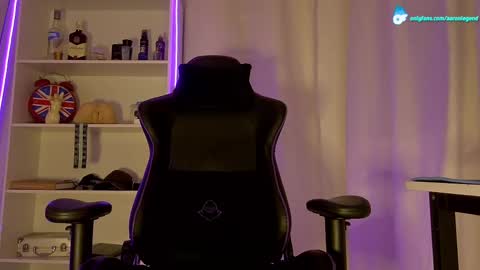 Aaron  online show from 02-25-25, 04:35