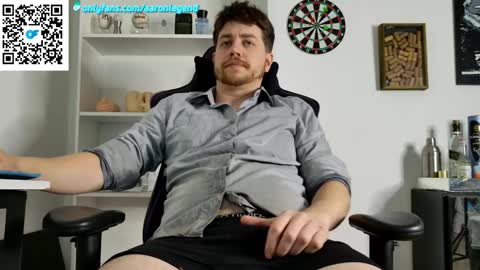 Aaron  online show from 11-23-25, 08:41