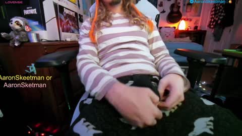 Aaron Skeetman online show from 01-12-25, 01:16